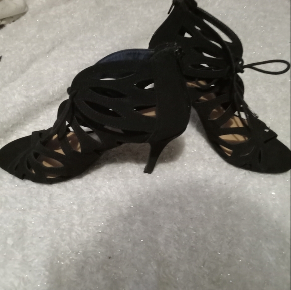 Christian Siriano for Payless Black Strappy Tie Up Heels - Picture 3 of 11
